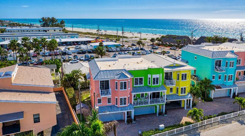 🌊 Hidden Coastlines: U.S. Beach Towns That Feel Like a Passport Stamp (Without the Crowds)